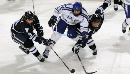 湖人队官方晒球员入场穿搭照片，抵达就绪，合体备战！