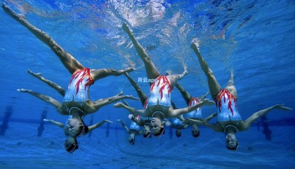 阿根廷国家队飞抵安哥拉引轰动 球迷高呼梅西之名点燃罗安达