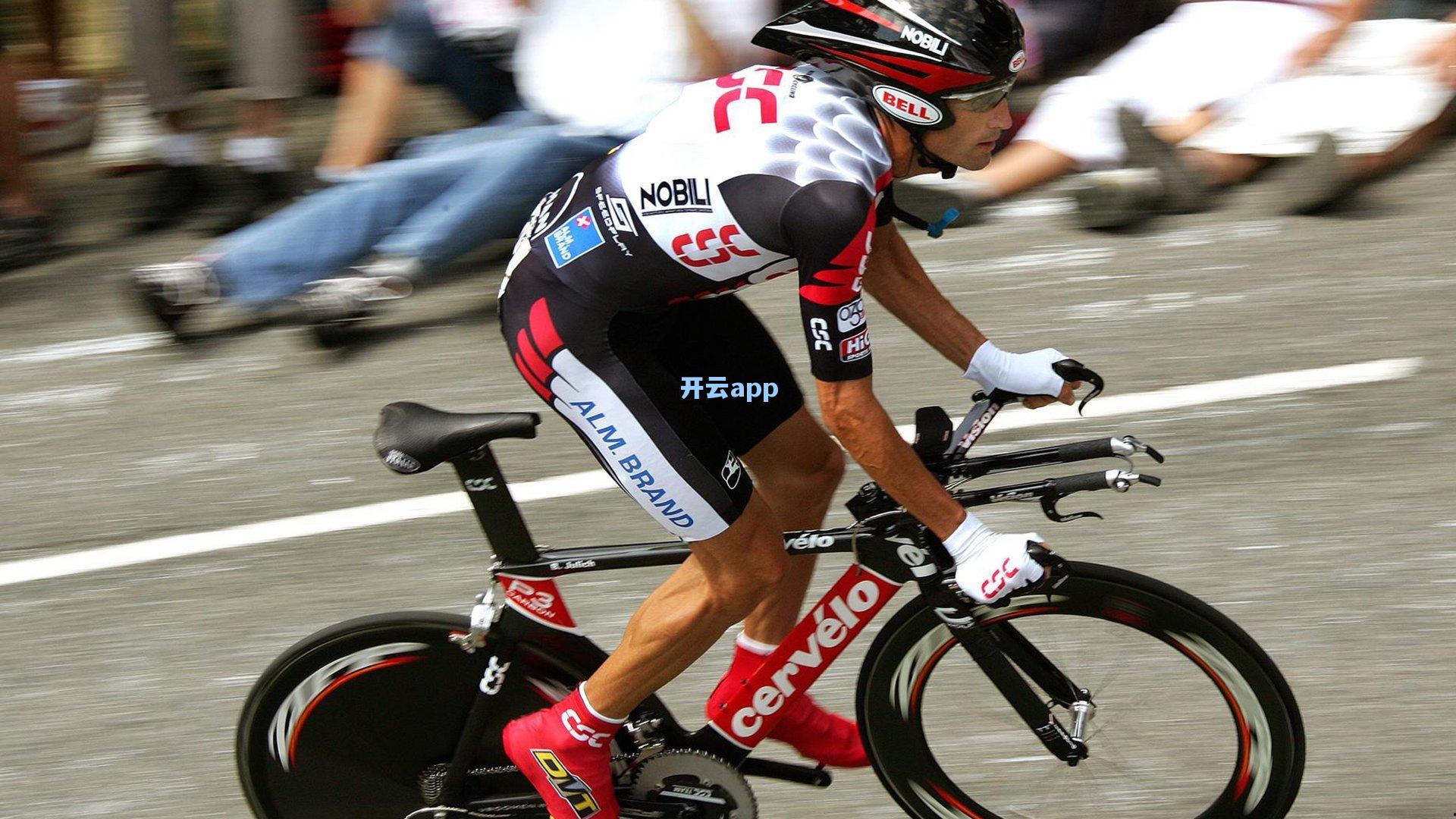 国安半场两球领先武汉三镇，法比奥点射阿德本罗破门