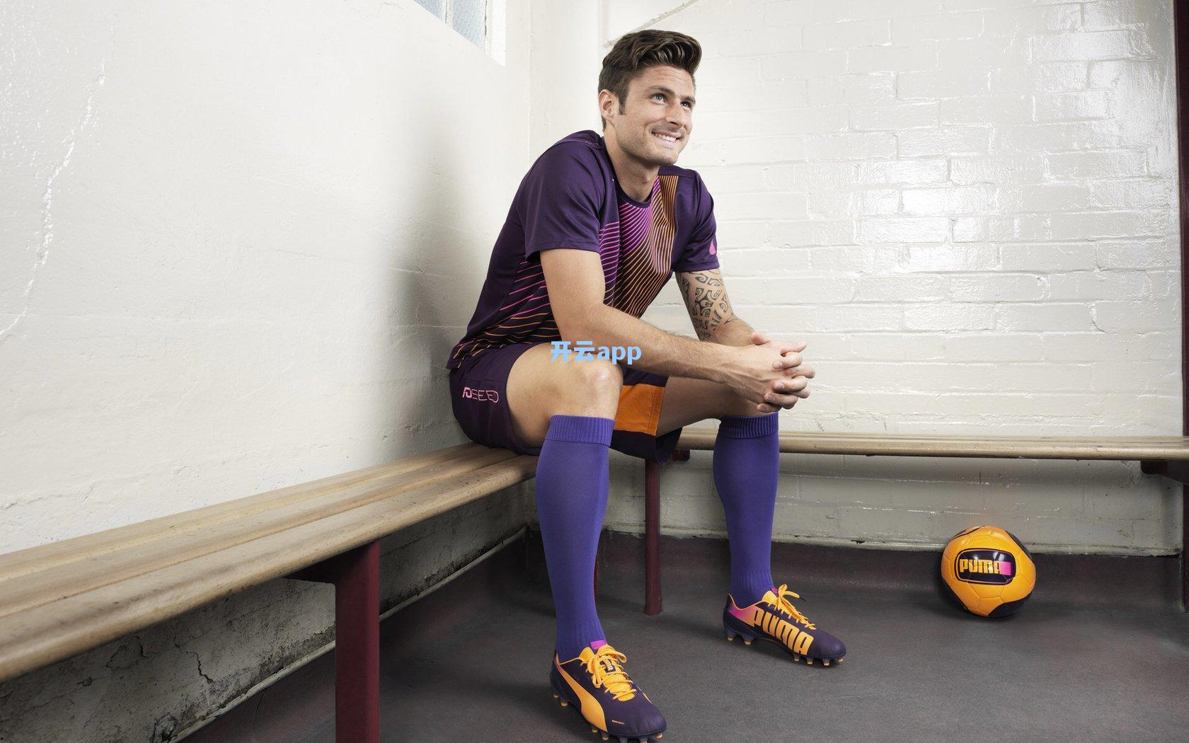 前阿根廷国脚丹尼斯，梅西和迪纳塔莱是我搭档过最强的队友